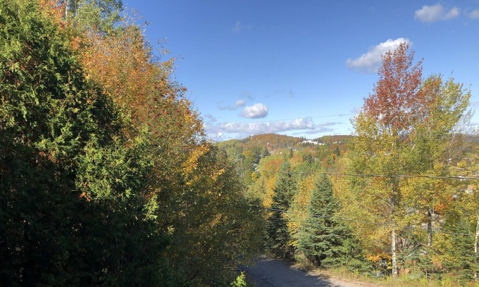 Sainte-Agathe-des-Monts Chalet De Esquí | Sainte-Agathe-des-Monts Cottage with a View