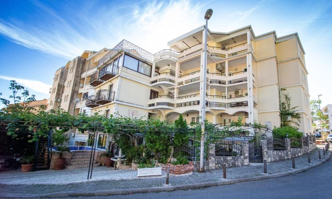 Lazi Casa | Saki Apartments
