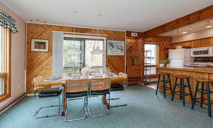 Hunter Chalet De Esquí | SALE! 3BR/3BA Maison Des Saisons—Hunter Mtn Views, Luxury & Summer Fun!