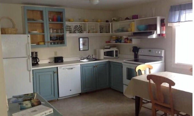 Beverly Apartamento | Salem/Beverly holiday and winter stays! Prefect for the family.