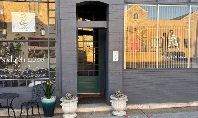 Salem Apartamento | Salem Downtown Boutique 3BDRM Suite