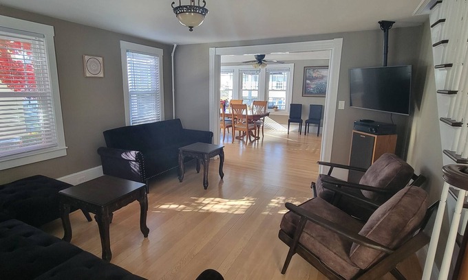Spencer Casa | Salem St Waterview Retreat