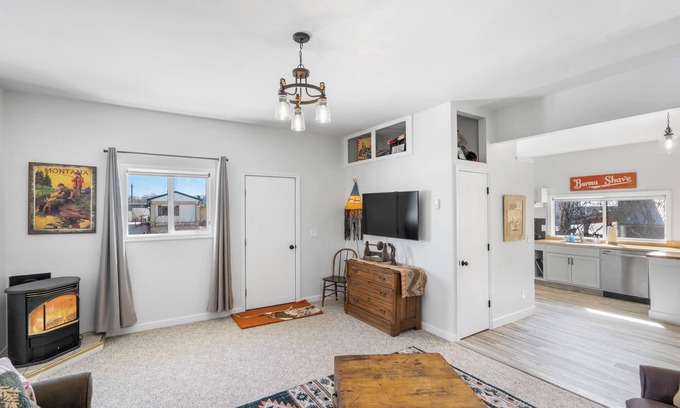 Bozeman Casa | Salesville Up - Sweet one bedroom in Gallatin Gateway!