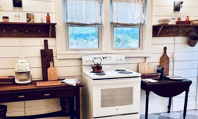 Nickelsville Cama Y Desayuno | Sally Pete's Farmhouse