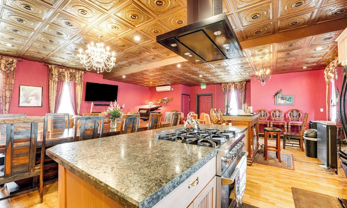 Prosser Apartamento | Saloon-Style Prosser Loft in WA Wine Country!
