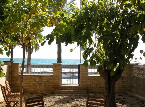 Centro de Salou Apartamento | Salou 1 · House -garden in front of the beach - Ferrari Land
