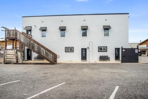 Bandera Casa | Salt Block - The Cowboy Suite 4