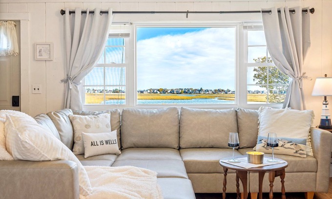 Wells Casa | Salt Box by the Sea: Water View - Charming 3-bedroom Cottage in Wells!