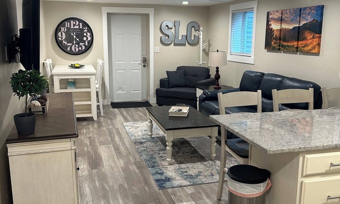Cottonwood Heights Casa | Renovado Salt Lake Sweet Spot! FOTOS VENIDAS! Excelente ubicación central. Duerme 8