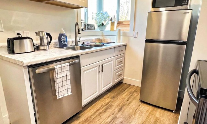 South Salt Lake Casa | Salt Lake Mountain Escape- Hot Tub, Remodeled, W&D.