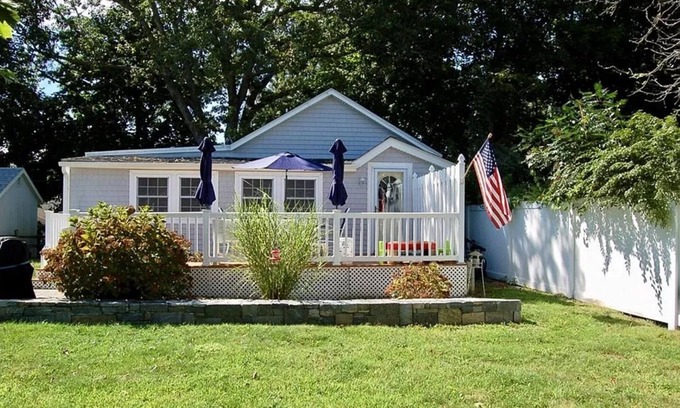 Old Lyme Cabaña | "Salt 'n' Lyme" - Walk to everything !