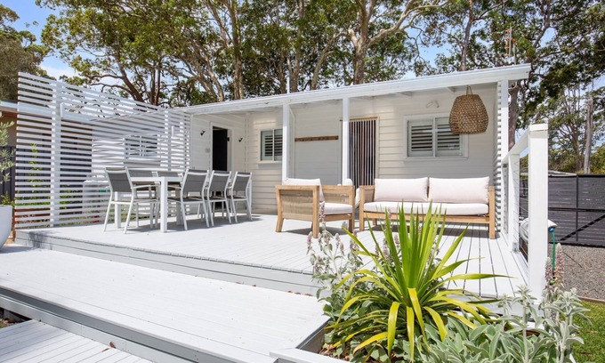 Erowal Bay Casa | Salt & Pepper - Pet Friendly - 5 Mins to Beach