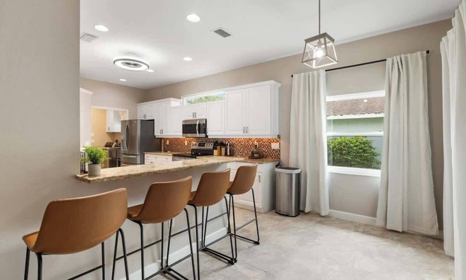 South Gate Ridge Casa | Salt pool, long stays welcome, 4BR home