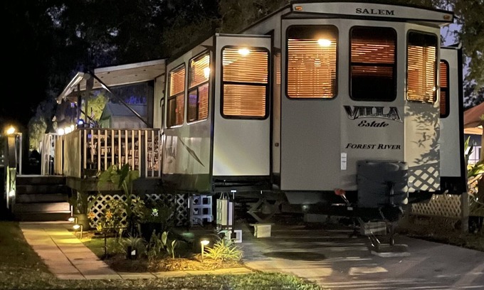 Salt Springs Complejo | Salt Springs Hidden Gem RV de 2 habitaciones