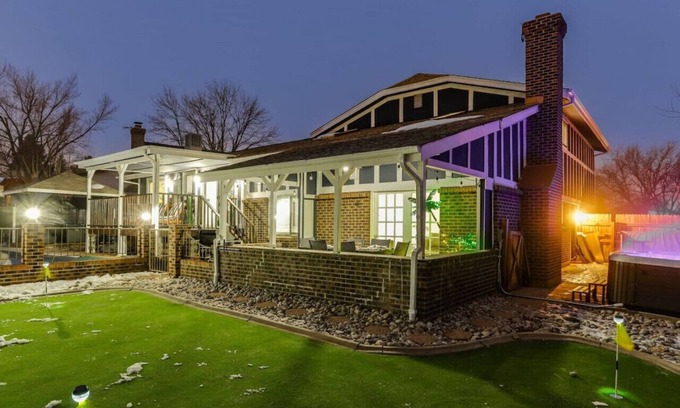 South Westminster Casa | Salt Water Pool | Hot Tub | Karaoke | Mini Putt