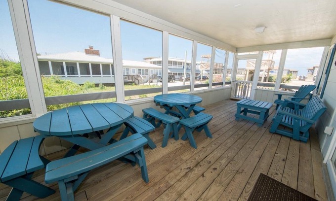 Kitty Hawk Cabaña | Saltaire Cottage 11: 3BR Kitchen Screen Porch Pool