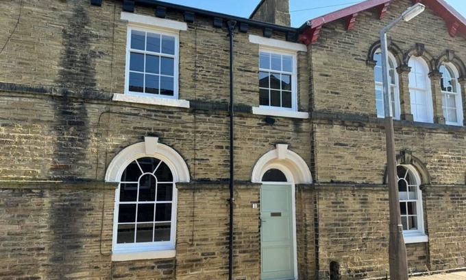 Shipley Casa | Saltaire retreat, Grade 2 listed 3 bed House
