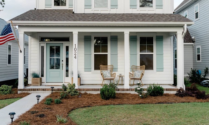 Southport Cabaña | Saltwater Haven: a clean & charming cottage located near downtown Southport