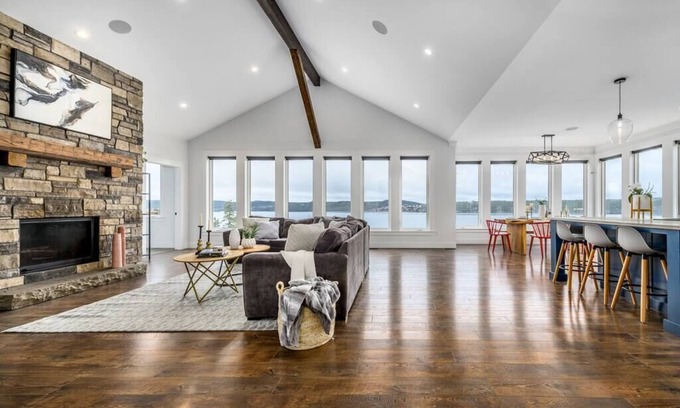 Holyrood Casa | Saltwater Manor - Amazing Ocean View & Hot Tub!