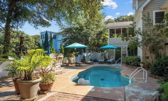 Duck Casa | Saltwater Pool and 5Min Walk to the Beach!
