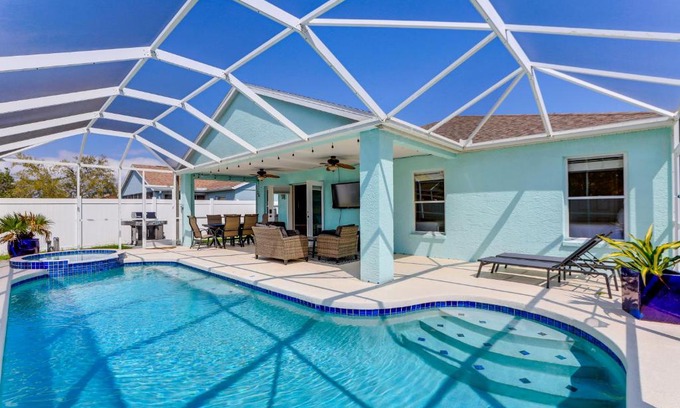 Sabal Harbour Casa | Saltwater Pool and Spa at Home in Bradenton