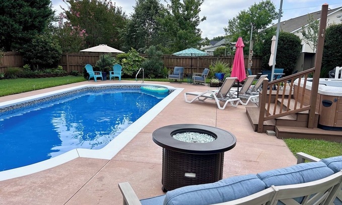 Myrtle Grove Casa | Saltwater Pool-Hottub-4 BR 3 BA-King beds-7 miles to the Beach!