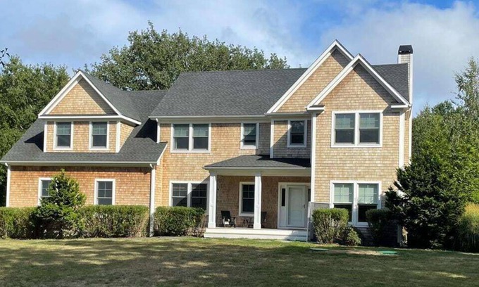 Portsmouth Casa | Saltwater pool walk to beach private estate