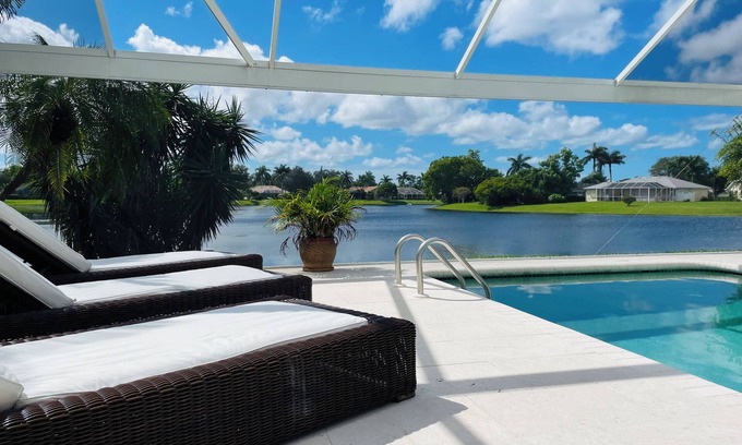 Central Naples Casa | Piscina de agua salada con impresionantes vistas al lago