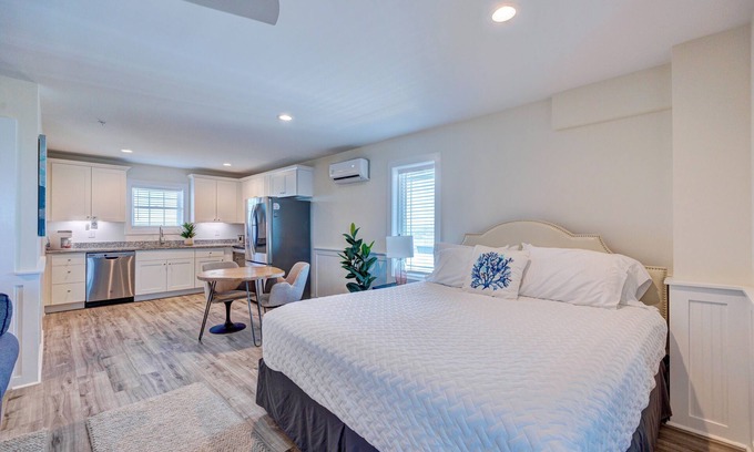 Surf City Apartamento | Saltwater Suites, 101 King ADA 1st Floor