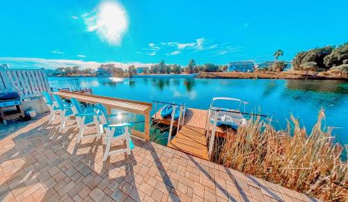 Spring Hill Casa | SaltwaterPool- GameRoom -Tropical Sunsets - Kayaks - Fishing