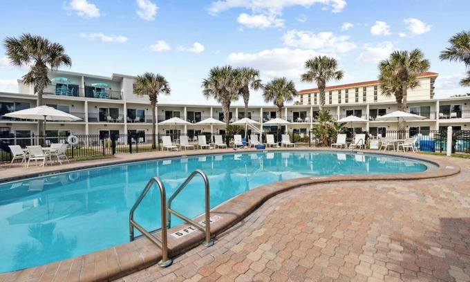 Jacksonville Hotel | Salty Beachside Haven with Outdoor Swimming Pool and Stunning Ocean Views