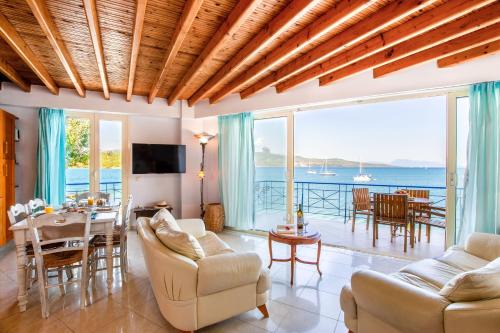 Lygia Apartamento | SALTY BREEZE Beachfront Apartment
