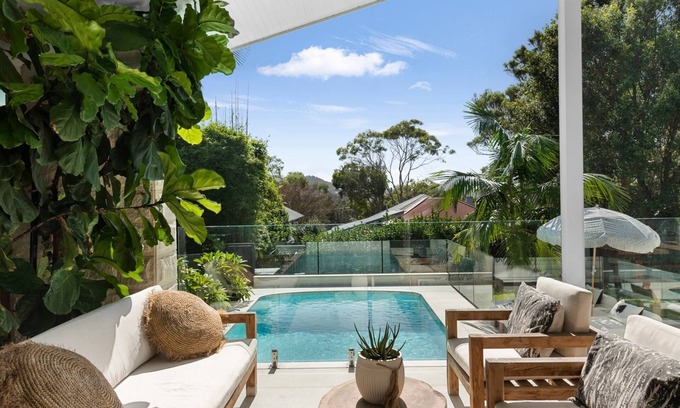 Newport Casa | SALTY DAZE by Palm Beach Holiday Rentals