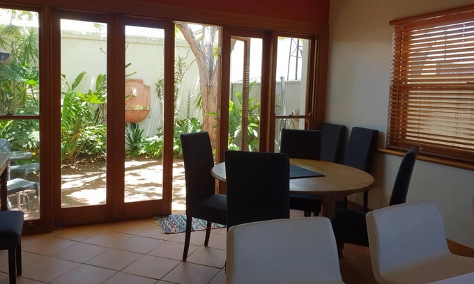 Glenelg South Casa | Salty Eyre Glenelg es una cabaña en Glenelg South que tiene capacidad para 4 personas.