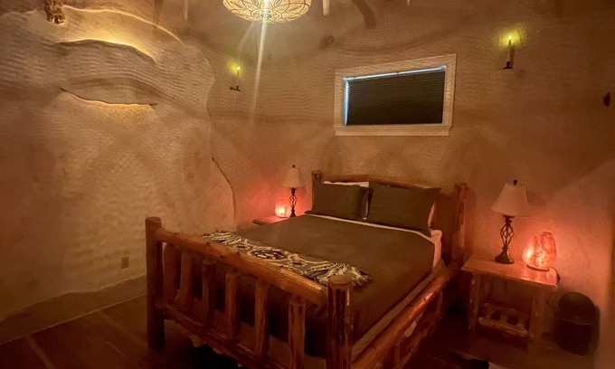 White Sulphur Springs Cabina | Salty Queen Salt Lodge