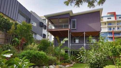 Caloundra Casa | Saltys Place, Pet Friendly and Close To Beach