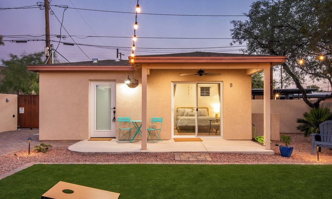 Sam Hughes Apartamento | Sam Hughes Bungalows - B - Walkable to the University of Arizona, Large Backyard