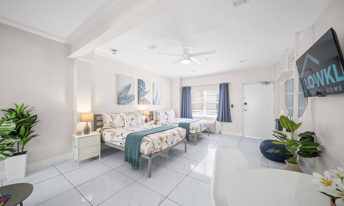 Mid Beach Hotel | Samantha Apartments by Lowkl