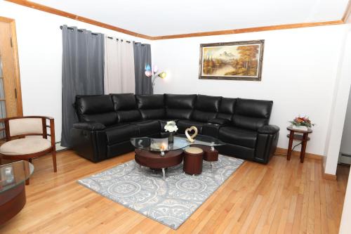 Niagara Falls Casa | sameena naveed vacation home