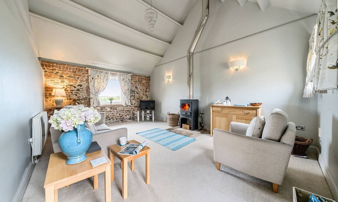 Binham Cabaña | Samphire Barn - sleeps 4 guests in 2 bedrooms