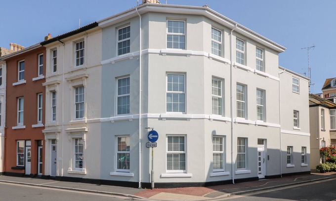 Teignmouth Cabaña | SAMPHIRE, pet friendly, country holiday cottage in Teignmouth