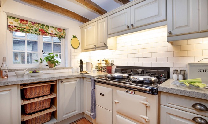 South Tawton Cabaña | Sampsons boasts a plethora of characterful features, including a wood burning stove, exposed wood