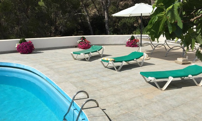 Sant Antoni de Portmany Villa | San Antonio. Calidad privada Villa + piscina. Vistas magníficas al mar, TV, Wi-Fi, aire Cond ..