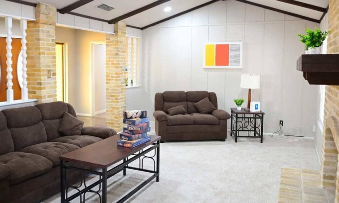 Universal City Casa | San Antonio: Fully Furnished 4BR Perfect for FAMS!