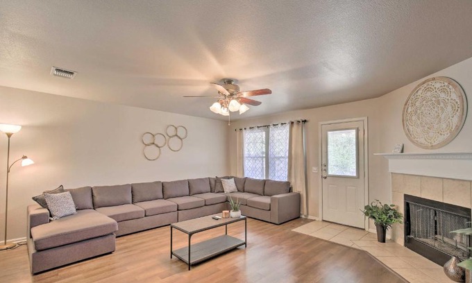 San Antonio Casa | San Antonio Getaway with Game Room, Near SeaWorld!