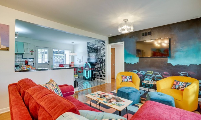 Alamo Heights Casa | San Antonio Retreat w/ Private Hot Tub & Gas Grill