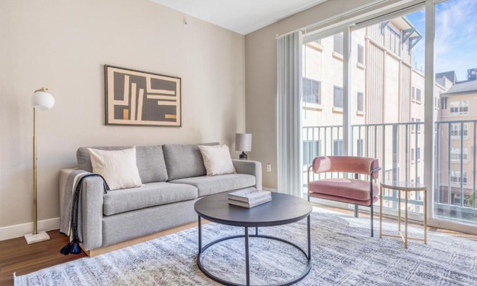 San Bruno Apartamento | San Bruno 2BR w Pool Gym WD nr highways SFO-931