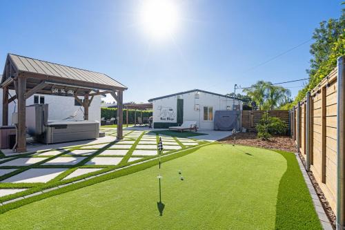 North Clairemont Casa | San Diego Chill House with Jacuzzi-Golf-Game Room