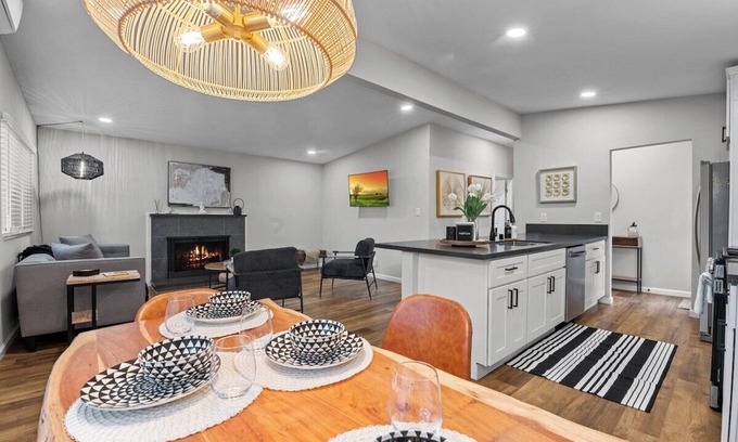 Fairmount Park Casa | San Diego Getaway | Close to Zoo & Dining