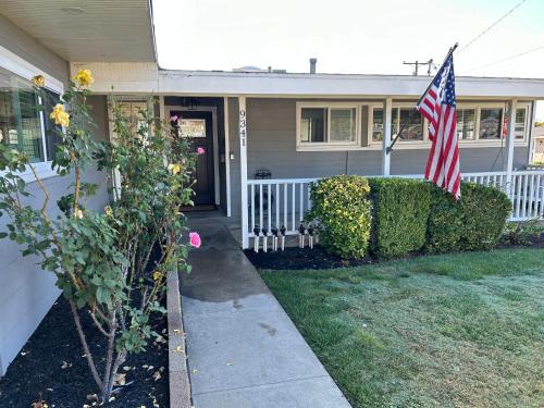 Serra Mesa Casa | San Diego Homestay Master room